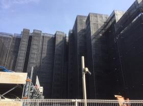大規模改修工事　足場組立て作業中