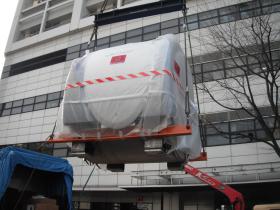 医療機器　搬入中