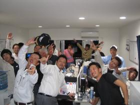 社内定期慰労会時集合写真