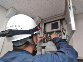 電気錠や防犯設備なども直します。
