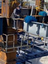 京橋税務署鉄骨建方作業風景です。