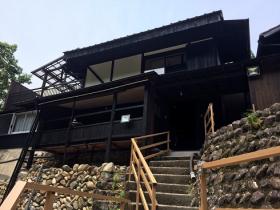 川側に面するテラス