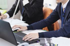 企業様に向けたコール業務中になります。
