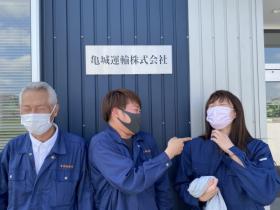 本社社屋の玄関口でのスナップです