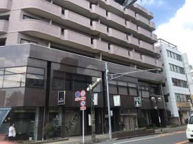 レンガ調のオシャレなビルの2階が事業所です!