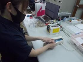 (シーラーとめ作業)